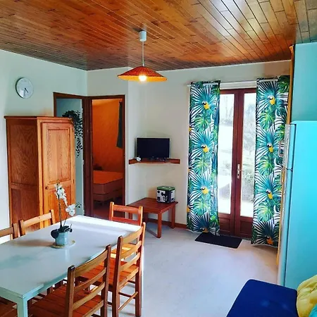 Les Loges De Melis מלון *