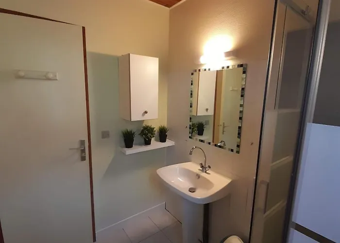 Les Loges De Melis מלון Cuzorn